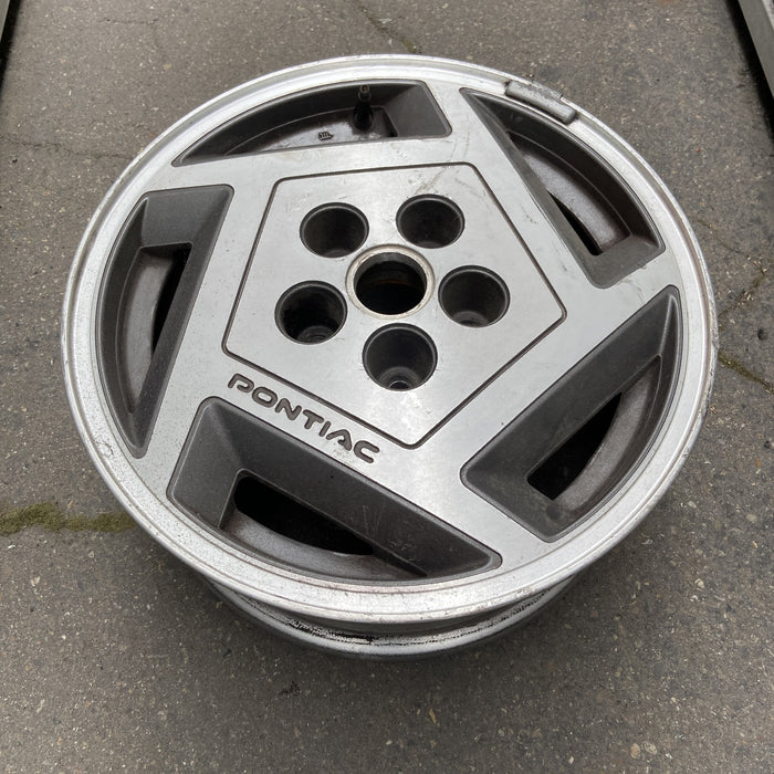 16" GRAND PRIX 89 16x6.5 Original OEM Wheel Rim - Close-Up Detail