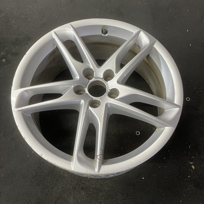 19" AUDI Q5 13-16 19x8, 5 spoke, slotted spoke Original OEM Wheel Rim - Close-Up Detail