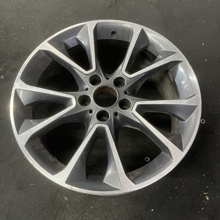 19" BMW X5 14-18 19x9 , 5 spoke, V spoke, narrow spoke Original OEM Wheel Rim - Close-Up Detail