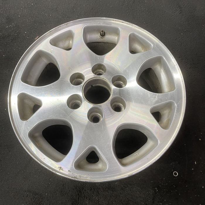 17" SUBURBAN 1500 01-03 17x7.5 Original OEM Wheel Rim - Close-Up Detail