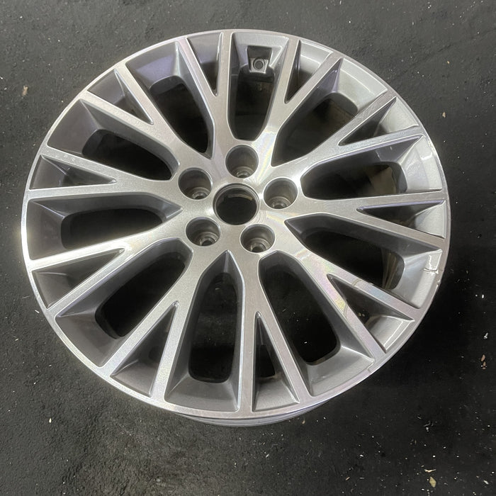 19" GV80 21-24 19x8.5 Original OEM Wheel Rim - Close-Up Detail