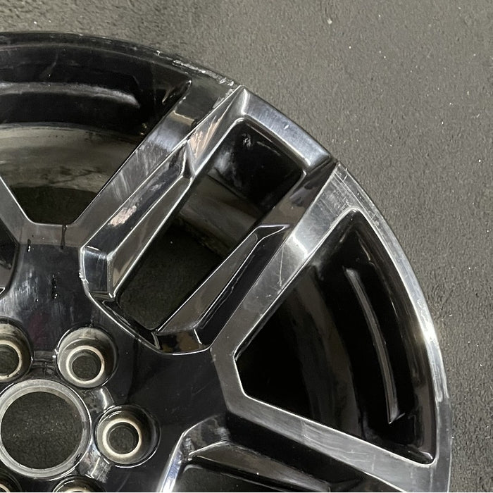 20" BLAZER 19-22 20x8 10 spoke opt S2D Original OEM Wheel Rim - Close-Up Detail