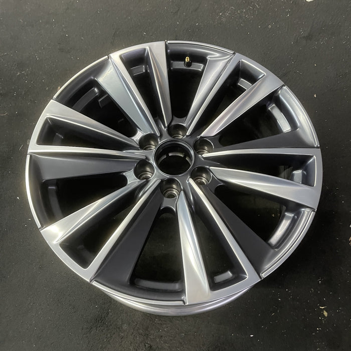 22" ESCALADE 24 22x9, 6 spoke, double spoke Original OEM Wheel Rim - Close-Up Detail