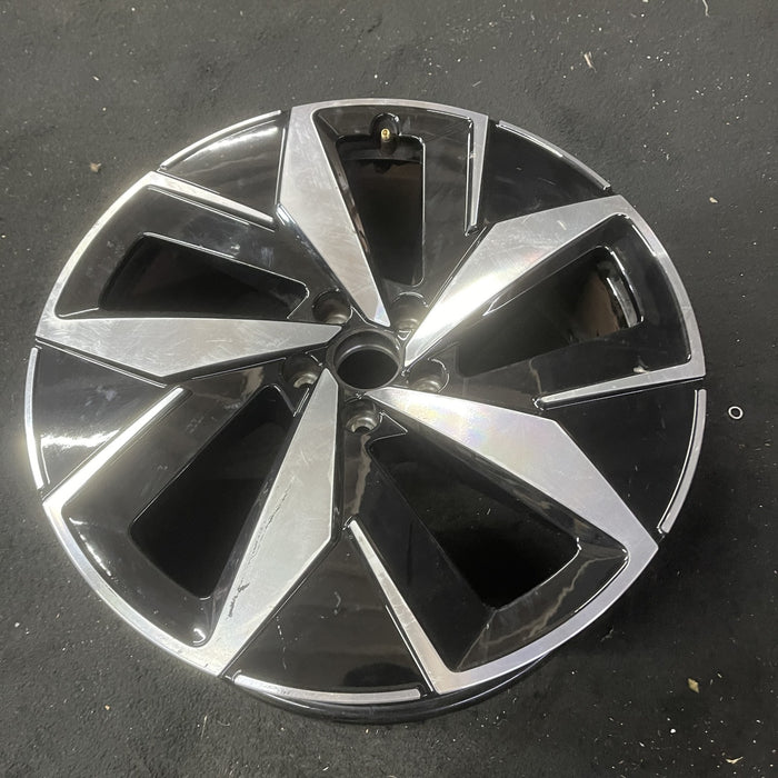 20" ID.4 23-24 20x8 , opt 55J Original OEM Wheel Rim - Close-Up Detail