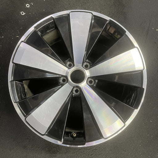 18" BEETLE 12-15 18x8 , 5 spoke Original OEM Wheel Rim - Angle View