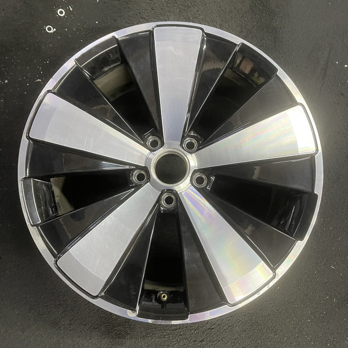 18" BEETLE 12-15 18x8 , 5 spoke Original OEM Wheel Rim - Angle View
