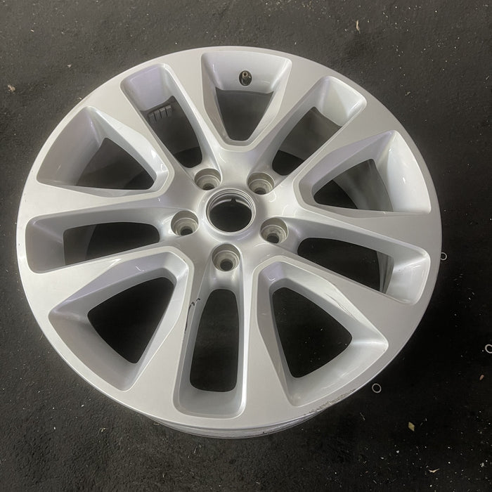 20" GRAND CHEROKEE 17 20x8, 5 spoke , w/o 75th Anniversary package; , silver - Close-Up Detail