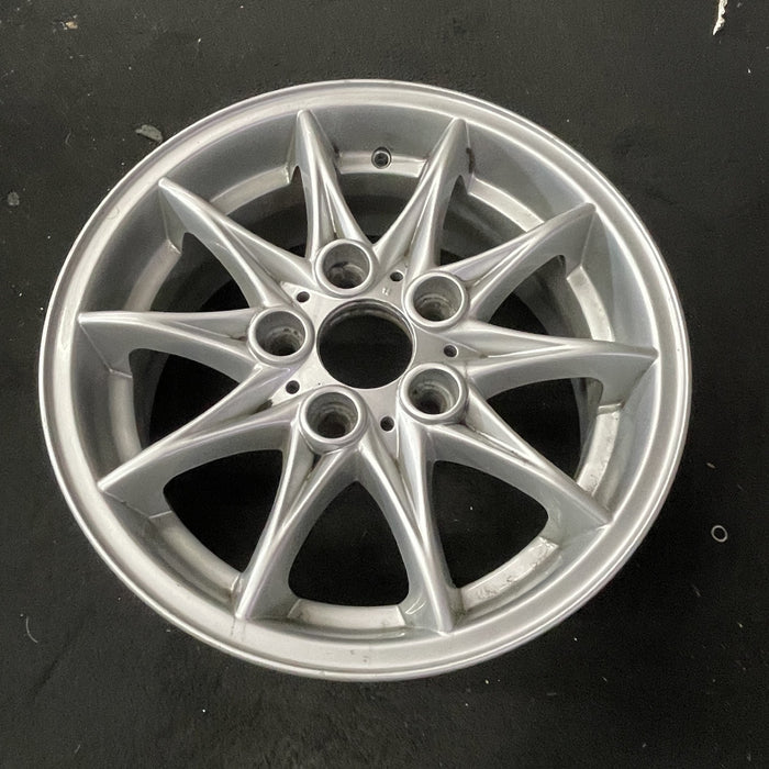 16" BMW Z4 03-05 16x7 , 10 spoke Original OEM Wheel Rim - Close-Up Detail