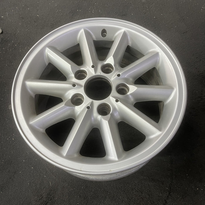 15" BMW 318i 95-99 15x7 , 10 spoke, round spoke Original OEM Wheel Rim - Close-Up Detail