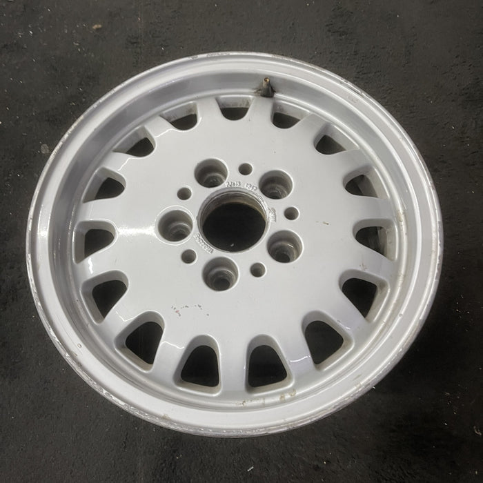 15" BMW 318i 93-99 15x7 , 15 hole Original OEM Wheel Rim - Close-Up Detail