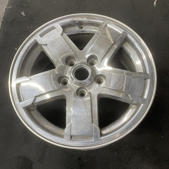 17" GRAND CHEROKEE 05 , Limited, chrome Original OEM Wheel Rim - Close-Up Detail