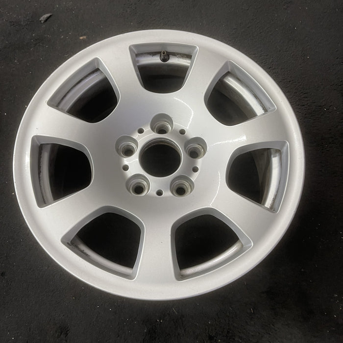 16" BMW 525i 04-07 16x7 , 7 spoke, trapezoid holes Original OEM Wheel Rim - Close-Up Detail
