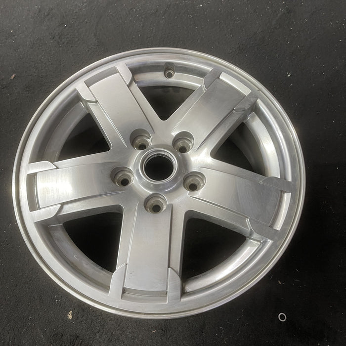 17" GRAND CHEROKEE 06 17x7.5, Overland Original OEM Wheel Rim - Close-Up Detail
