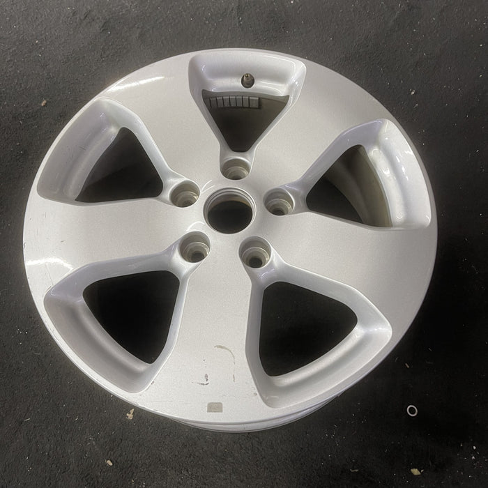18" GRAND CHEROKEE 11 wheels, 18x8, silver Original OEM Wheel Rim - Close-Up Detail
