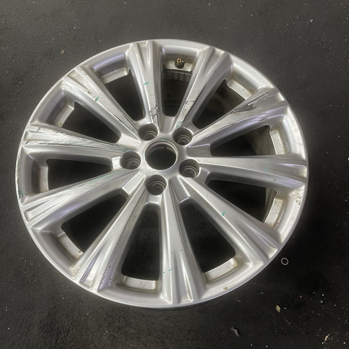 18" ESCAPE 17-18 18x7.5 , 10 spoke Original OEM Wheel Rim - Close-Up Detail