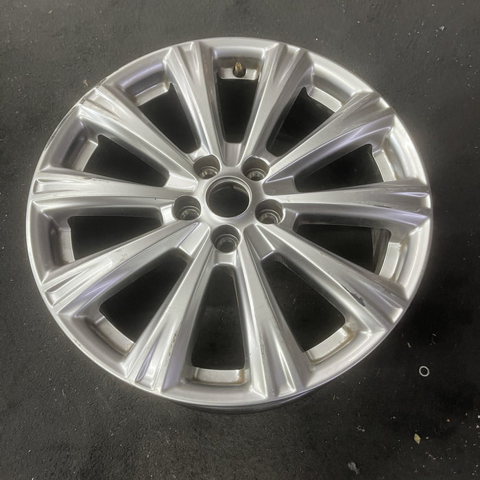 18" ESCAPE 17-18 18x7.5 , 10 spoke Original OEM Wheel Rim - Close-Up Detail
