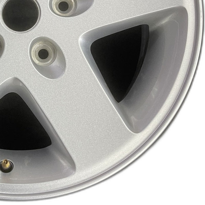 17" WRANGLER 07-08 17x7.5 silver Original OEM Wheel Rim - Close-Up Detail