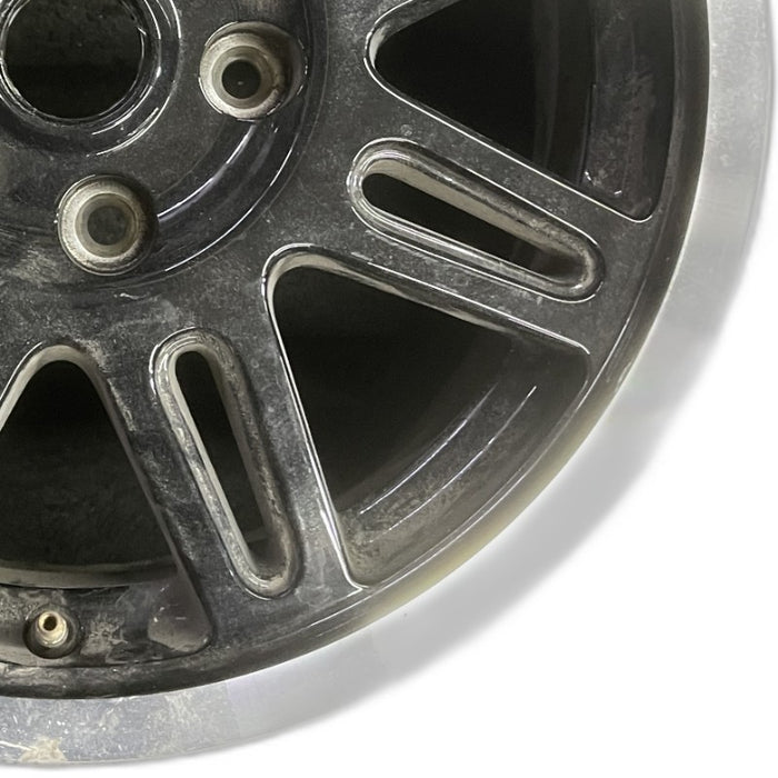 17" WRANGLER 09-10 17x7.5 8 split spokes machined spokes with black pockets - Close-Up Detail