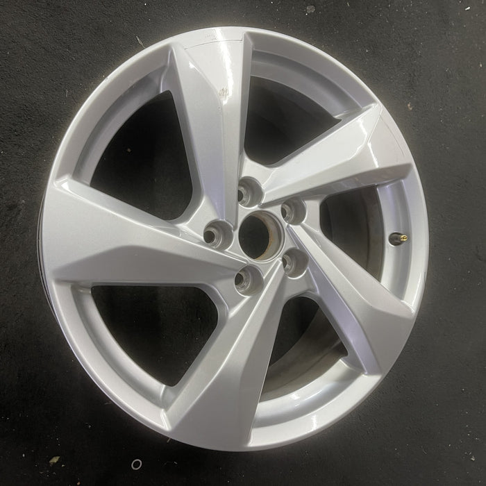 18" AUDI Q3 19-20 18x7 , Original OEM Wheel Rim - Close-Up Detail