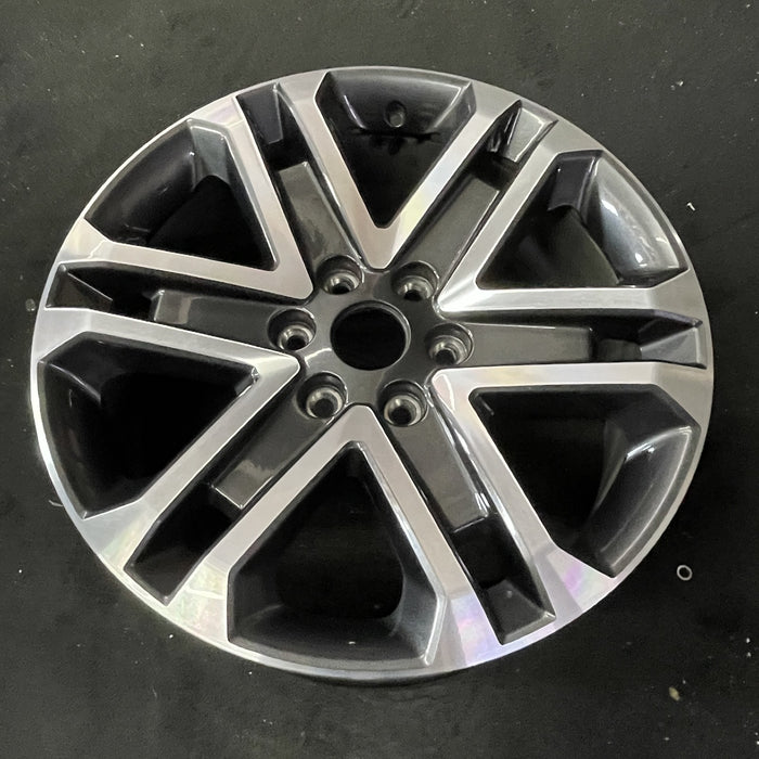 20" FORD F150 PICKUP 21-23 20x8.5, 6 spoke, machined dark gray Original OEM - Close-Up Detail
