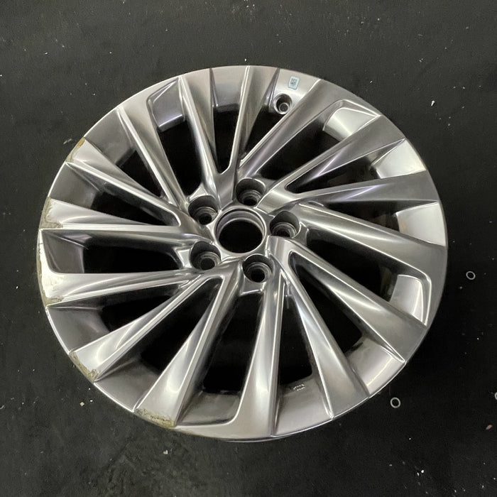 18" LEXUS ES250 21-24 18x8 , 15 spoke Original OEM Wheel Rim - Close-Up Detail