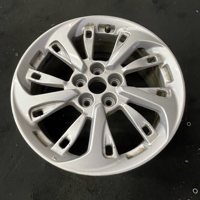 18" CLARITY 18-21 , factory installed Original OEM Wheel Rim - Close-Up Detail