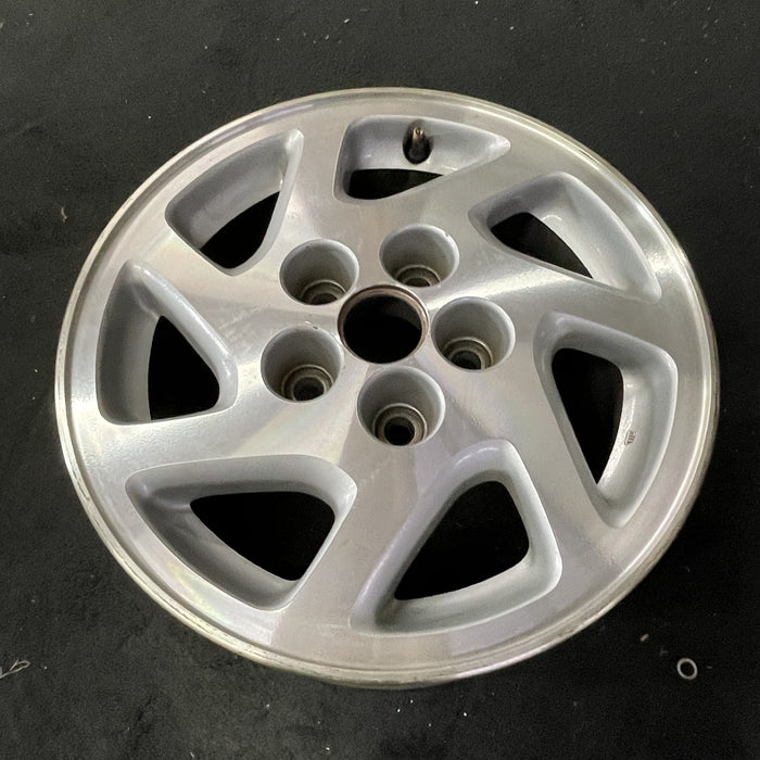 15" MAXIMA 95-96 15x6.5 , 7 spoke Original OEM Wheel Rim - Close-Up Detail