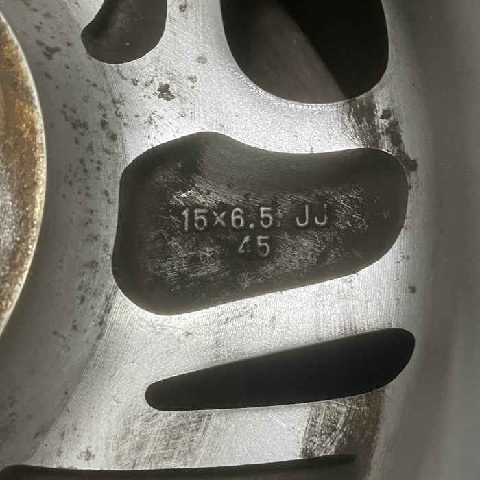 15" QUEST 96-98 15x6.5 , GXE Original OEM Wheel Rim - Close-Up Detail