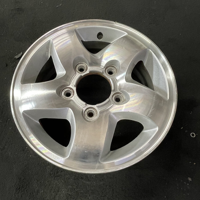 15" SPORTAGE 98 , alloy Original OEM Wheel Rim - Close-Up Detail