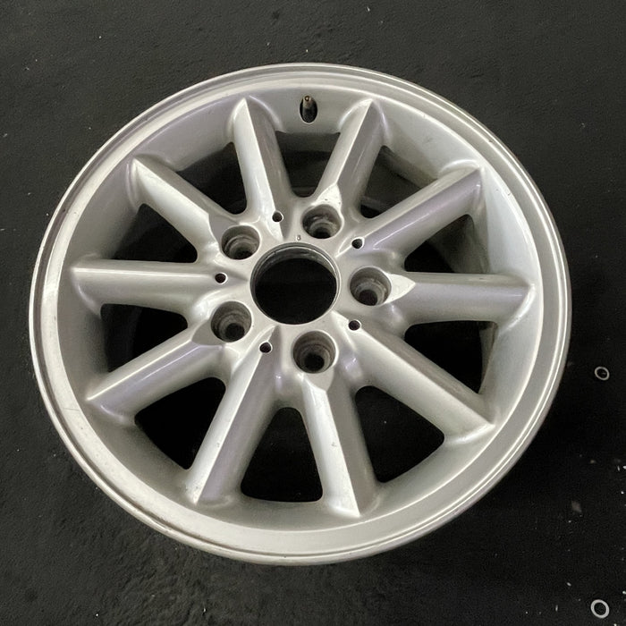 15" BMW 318i 95-99 15x7 , 10 spoke, round spoke Original OEM Wheel Rim - Close-Up Detail
