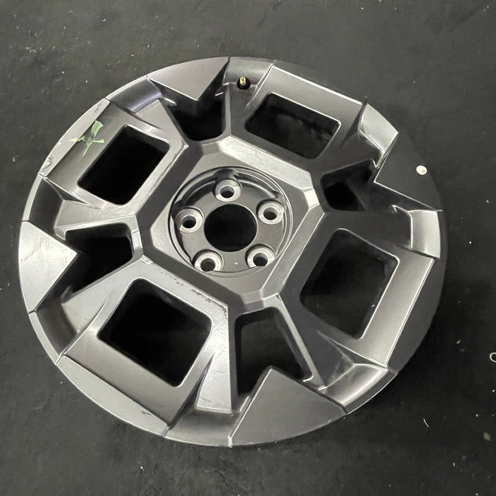 20" SORENTO 24 gasoline, 20x8.5 , 8 spoke Original OEM Wheel Rim - Close-Up Detail