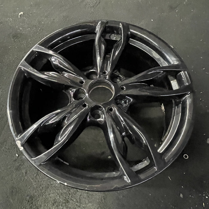 18" BMW 230i 17 18x7.5, 5 double spoke, lugs outside spoke, dark gray finish - Close-Up Detail