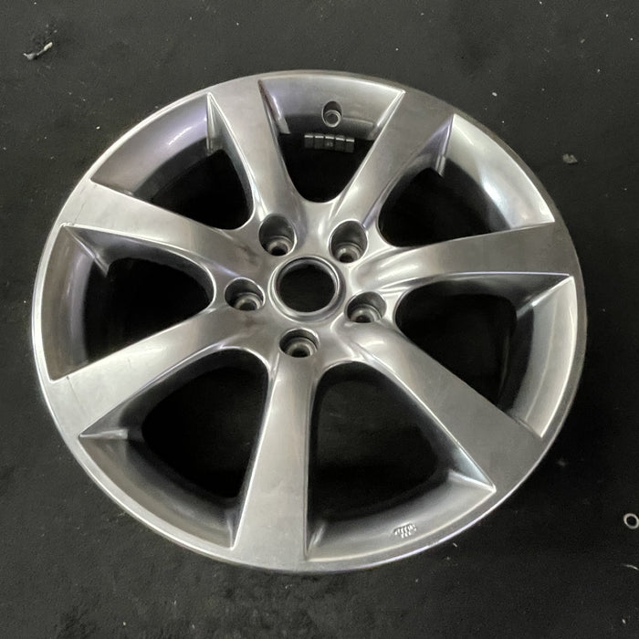 17" INFINITI G35 05-06 17x7 , 7 spoke Original OEM Wheel Rim - Close-Up Detail