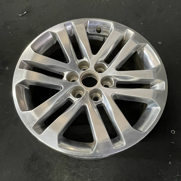18" CANYON 15 18x8.5 Original OEM Wheel Rim - Close-Up Detail