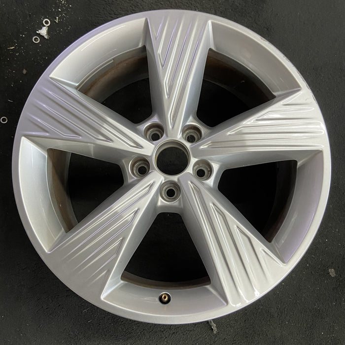 19" Q4 22-24 19x8, , single spoke Original OEM Wheel Rim - Angle View