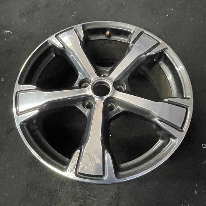 18" ESCAPE 17-18 18x7.5 , 5 spoke Original OEM Wheel Rim - Close-Up Detail