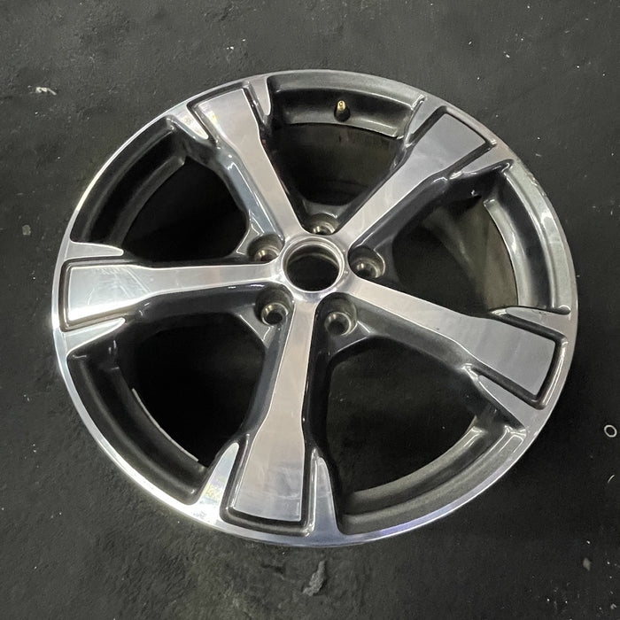 18" ESCAPE 17-18 18x7.5 , 5 spoke Original OEM Wheel Rim - Close-Up Detail