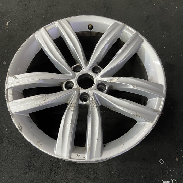 18" PASSAT 16-18 18x8 Original OEM Wheel Rim - Close-Up Detail