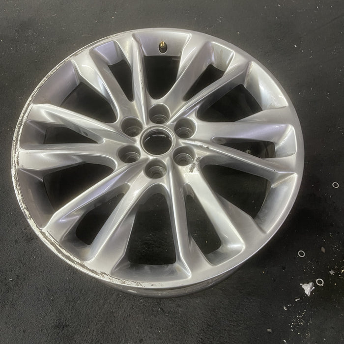 20" ENCLAVE 22-24 aluminum, 20x8, closed spoke, 12 spoke, pearl nickel Original - Close-Up Detail