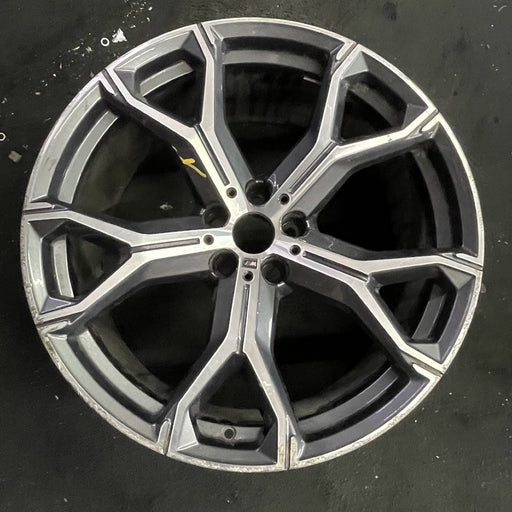 21" BMW X5 19-20 21x10.5, , , narrow spoke end Original OEM Wheel Rim - Angle View