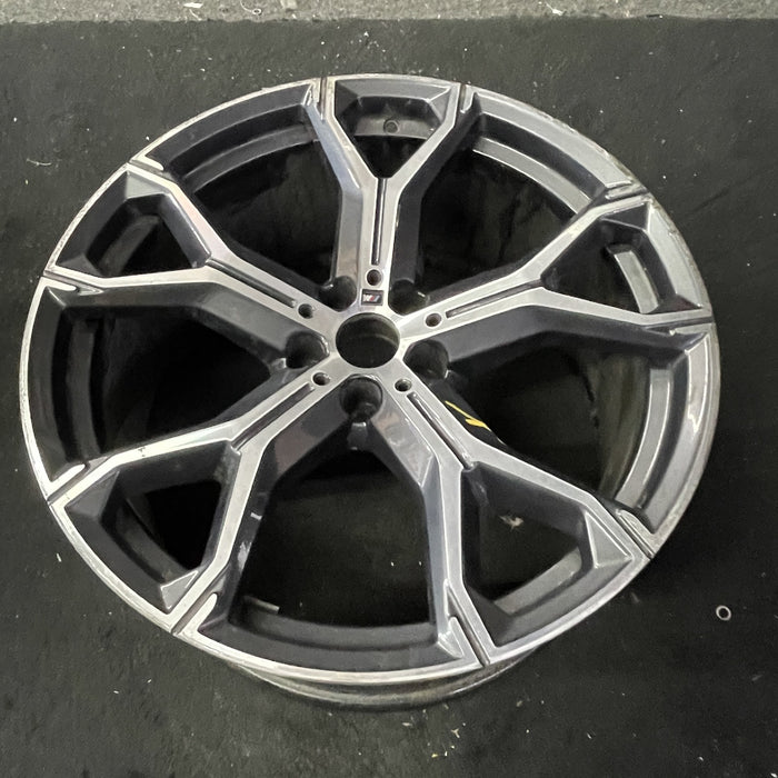 21" BMW X5 19-20 21x10.5, , , narrow spoke end Original OEM Wheel Rim - Close-Up Detail