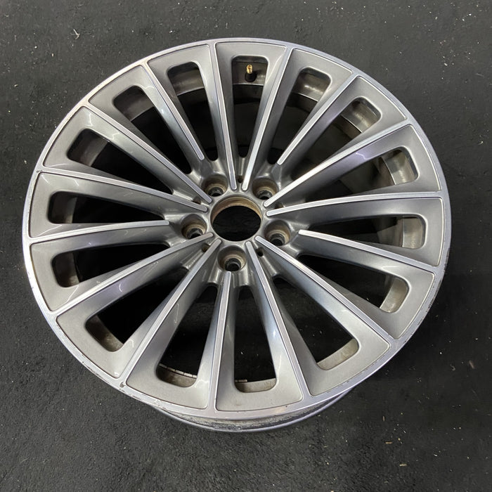 19" BMW 535i GT 10-13 19x8.5 , 15 spoke, alternating spoke Original OEM Wheel - Close-Up Detail