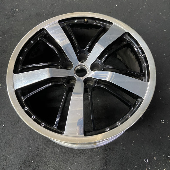 21" CAMARO 10-11 21x8.5 , black silver Original OEM Wheel Rim - Close-Up Detail