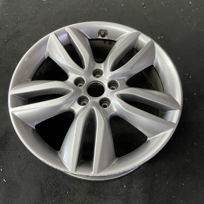 19" SANTA FE 13-16 19x7.5 , 2.0L , w/ Original OEM Wheel Rim - Close-Up Detail