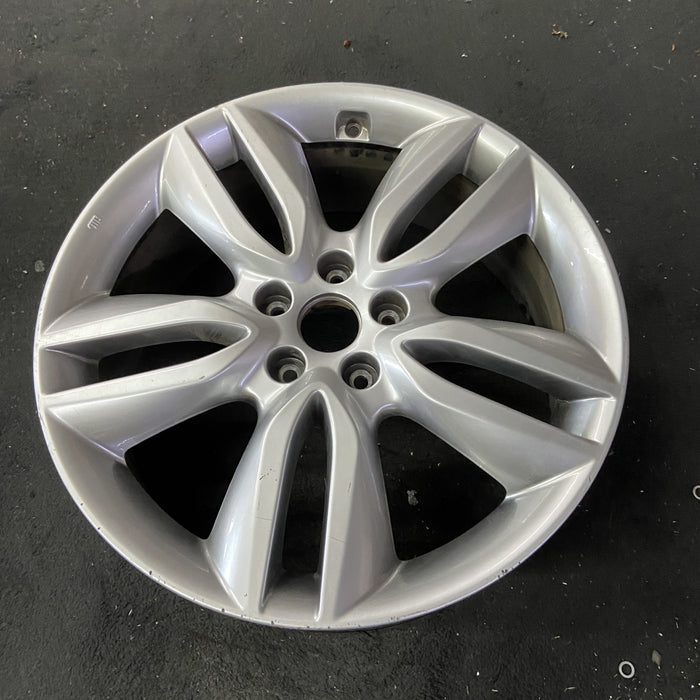 19" SANTA FE 13-16 19x7.5 , 2.0L , w/ Original OEM Wheel Rim - Close-Up Detail