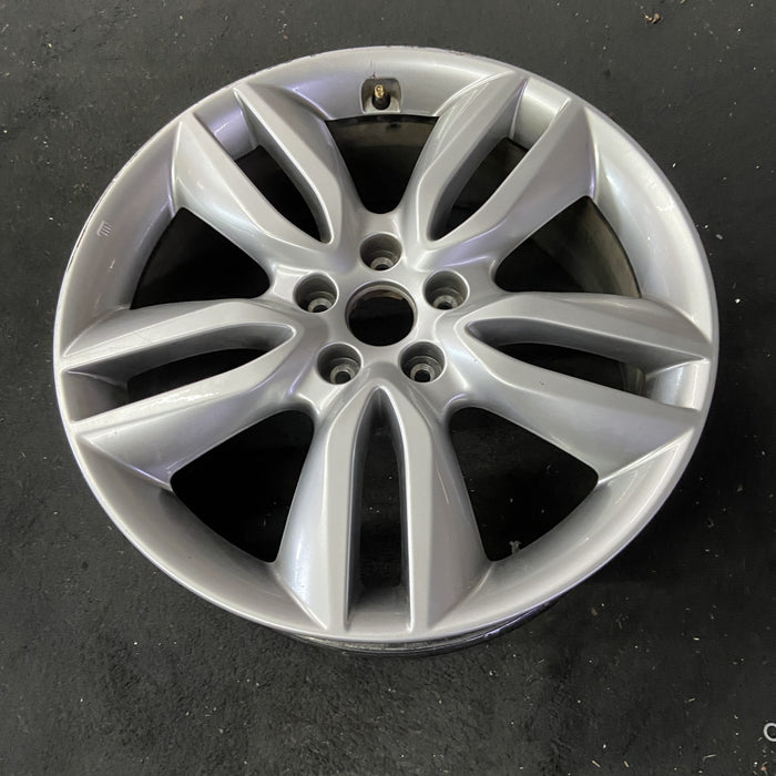 19" SANTA FE 13-16 19x7.5 , 2.0L , w/ Original OEM Wheel Rim - Close-Up Detail