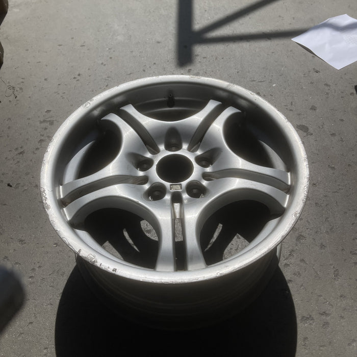 17" BMW 320i 01-05 , 17x8.5 Original OEM Wheel Rim - Close-Up Detail