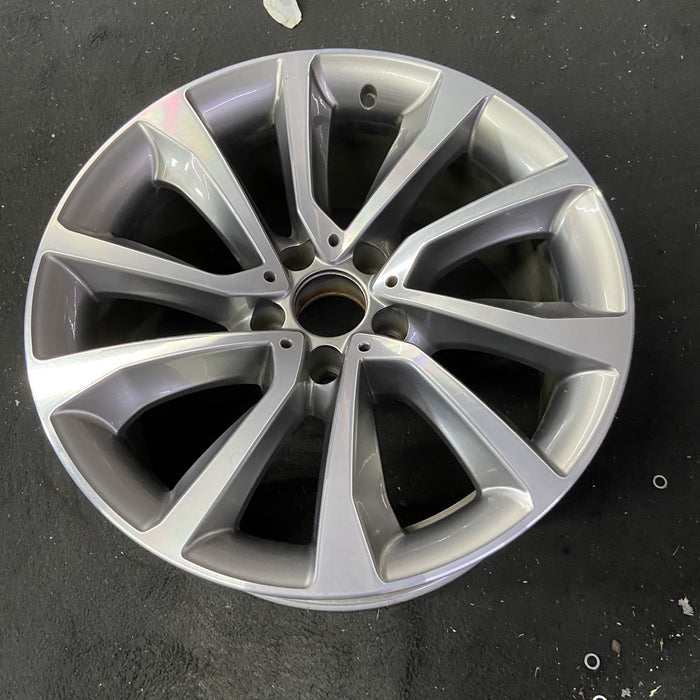 19" BMW X6 15-17 19x9 , , V spoke, w/dimples between lugs, 18mm offset Original - Close-Up Detail