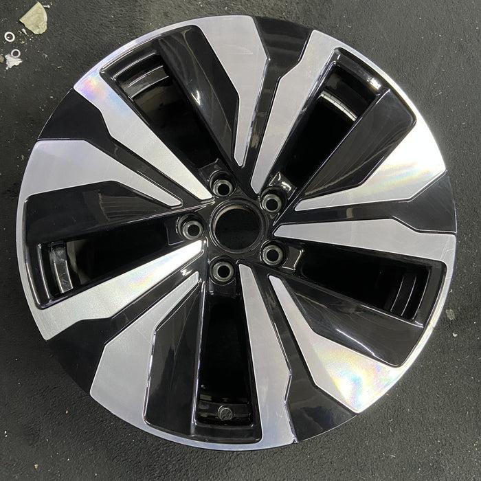 18" ATLAS 24 18x8, , single spoke Original OEM Wheel Rim - Angle View