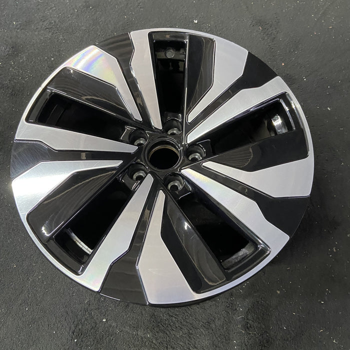 18" ATLAS 24 18x8, , single spoke Original OEM Wheel Rim - Close-Up Detail